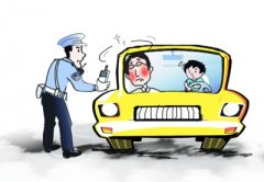 中午不查酒驾？重庆一酒驾男被查怪民警太敬业