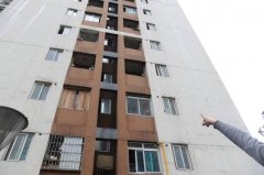 14岁男孩从17楼坠亡死因未明 曾与父亲争执