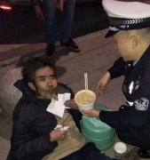 老人出门祭奠亲人 摔倒路边1小时无人敢扶