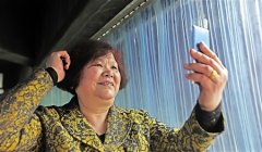 重庆63岁潮老太的微生活 网上接单染紫色头发