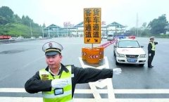 垫江一司机高速路上“睡死” 1个小时都没喊醒