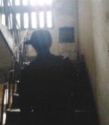 夫妻出租自家房搬到合租房蜗居，节俭攒钱赚了吗？