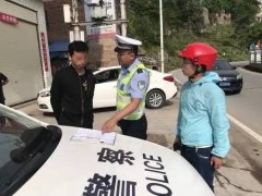 忠县一无牌摩托车被查，司机是无证驾驶的聋哑人