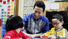 重庆公费培养男幼师基本条件：禁烟无纹身还有亲和力