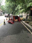 超速撞三轮 三轮车驾驶员双腿骨折