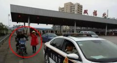  急着见丈母娘 小伙载着女友高速路上狂奔