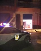 重庆一男子生碳火盆自杀 民警奋力营救