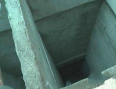 重庆一男童玩捉迷藏 把自己“藏”进通风口