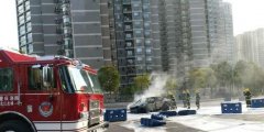 重庆一出租当街自燃 20分钟烧成壳