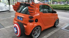 “酷炫轿车”现身重庆街头  博人眼球