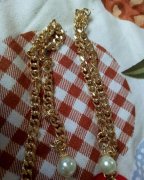 女子网上晒捡来的＂金链＂ 网友：能值一套海景房