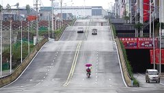 重庆现“波浪形”公路  驾车如大海行舟