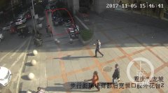 快递小哥停车上楼送货 转个背功夫3000元包裹失窃