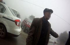 邻居被当成小偷挨打  原来竟是一场大“雾”会