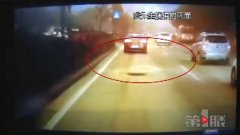 这个窨井盖爱“出走” 窨井成陷阱