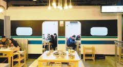 纳尼？有人在地铁里烫火锅