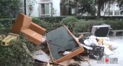 小区垃圾堆成山 物管表示很无奈