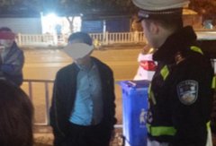 两男子吃霸王餐   一人中途“尿遁”另一人说是对方请客拒买单