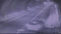 “二师兄”高速闹事   隧道“越狱”险酿事故