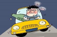 代驾竟然也酒驾  开车回家睡着了