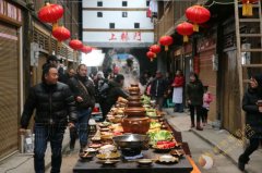 长达十桌的盬子鸡宴席 你见过吗？