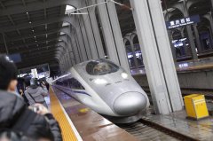 渝贵铁路首发车开出 2小时到贵阳