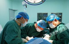 女子胸腔内长巨大肿瘤 直径约18厘米