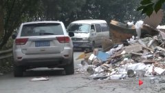 太缺德！重庆一公园被垃圾封路