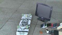 “马大哈” 火车站内遗落证件  排成十多米