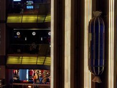 重庆现糖果电梯 市民：好想咬一口