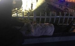 少女寒夜烂醉磁器口街头  警民联手救助