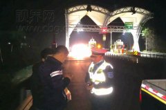 民工返乡半途被甩 离家还有60公里决定走回去