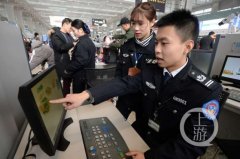 这个96后安检员已参加4年春运工作 以站为家