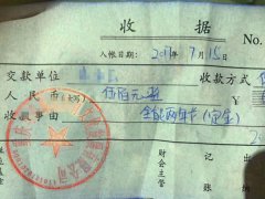 半年前办的游泳卡   如今被告知：泳池还没修好