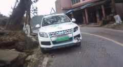 新车展示太投入 三车追尾酿事故