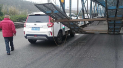 高速路上开“斗气车” 致两车相撞“当赔匠”