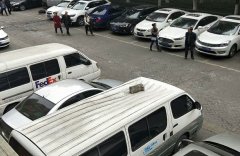 天降瓷砖雨  刚修好的车就被砸了