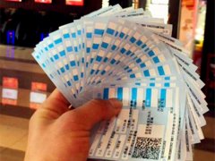 高校学院给女神们包场过节 网友直呼“666”