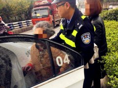 八旬老太误上立交 警民联手送其安全回家