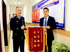 伪造公章开证明 车管民警秒识破