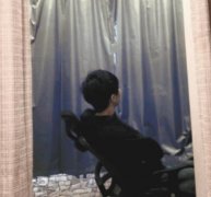 室友带女友搬进合租房只交一份钱 ：她又吃不了几口