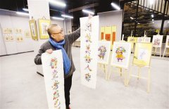 男子10年收藏千幅珍贵年画 欲打造年画博物馆