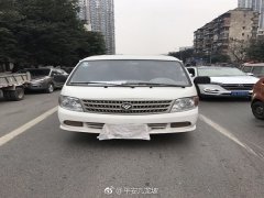 抹布挂在车牌上为“吹干”当场被记12分“别演了”