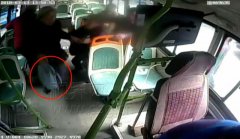 女子乘车太大意 丢失挎包竟不知