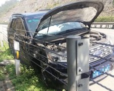 驾驶员犯春困  瞌睡打掉10万元