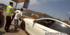 男子欠钱不还 被堵高速路口
